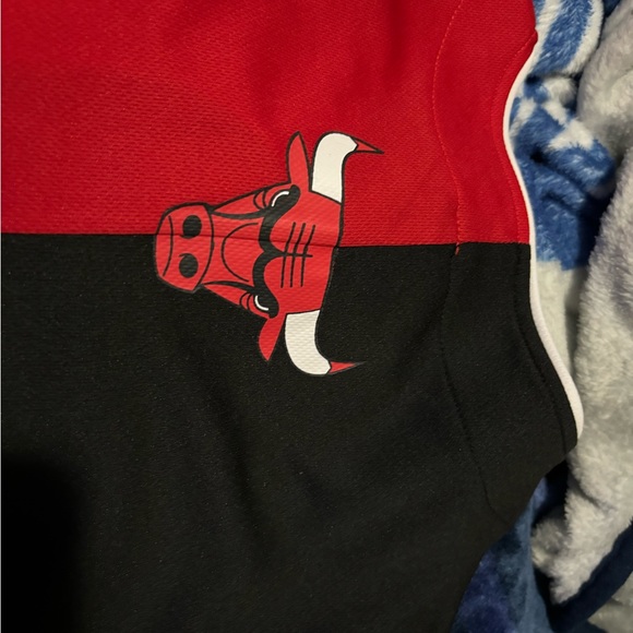 Red, black Chicago bulls jersey - Picture 3 of 4